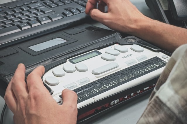 Surfen met een brailleregel